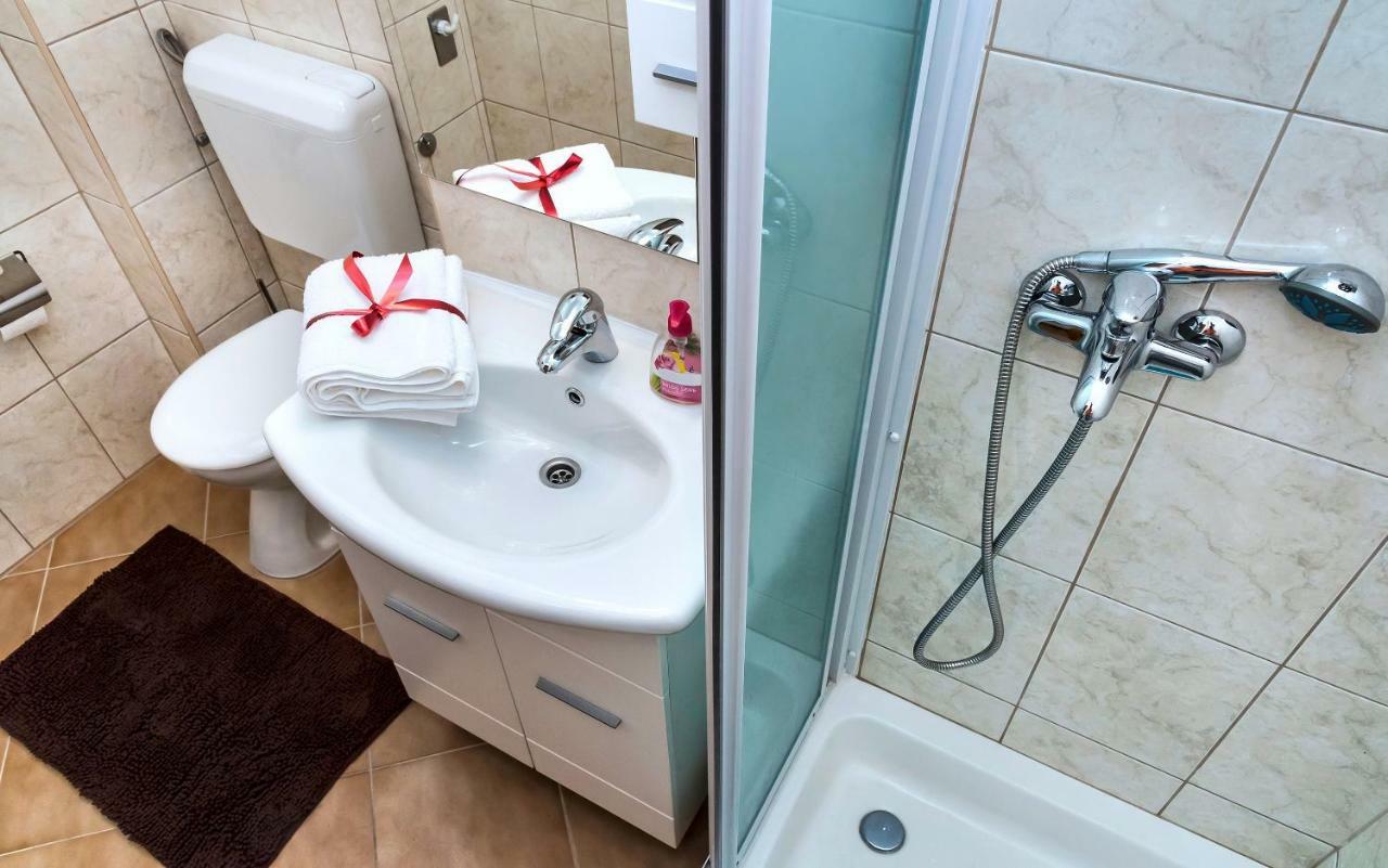 פודסטראנה Apartmani Ami מראה חיצוני תמונה